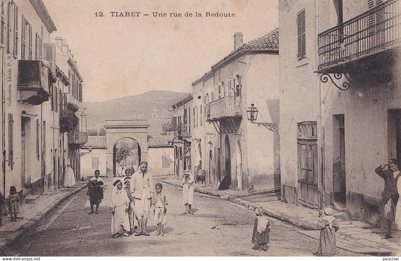  C9- TIARET (ALGERIE) UNE RUE DE LA REDOUTE - ( ANIMEE - HABITANTS - 2 SCANS ) - Tiaret