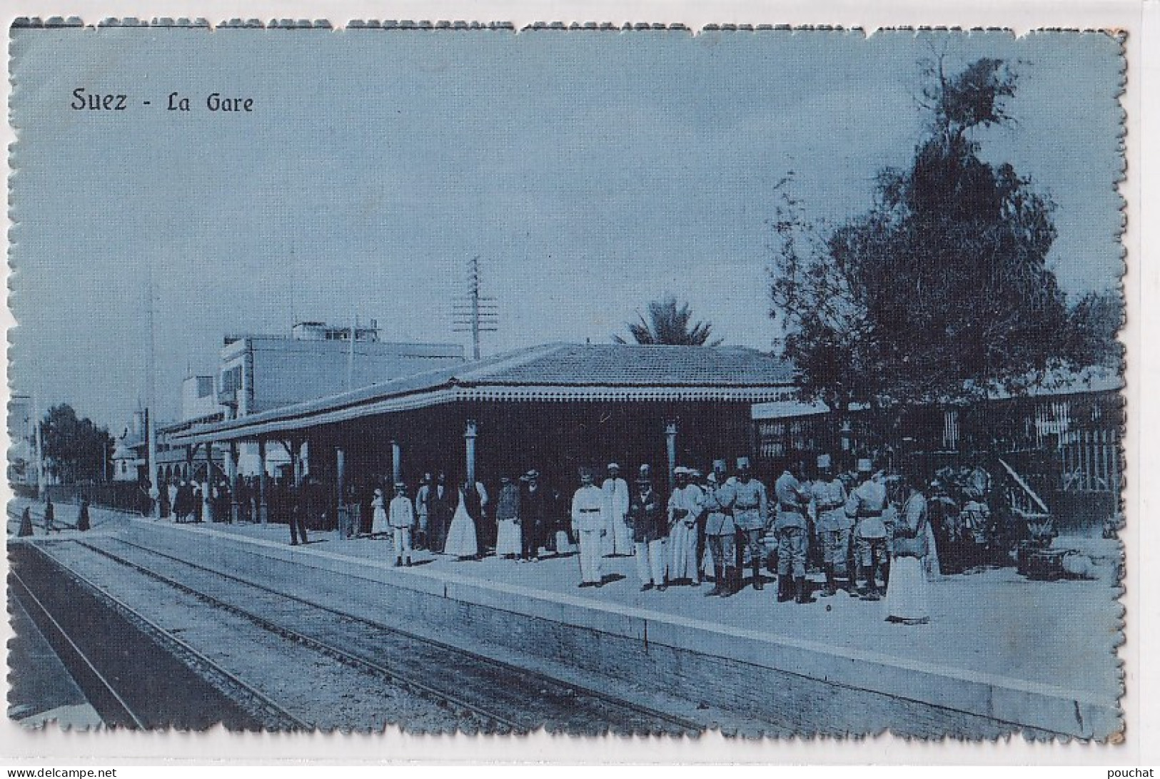 F2- SUEZ (EGYPTE) LA GARE - ( ANIMEE - VOYAGEURS -  2 SCANS ) - Sues