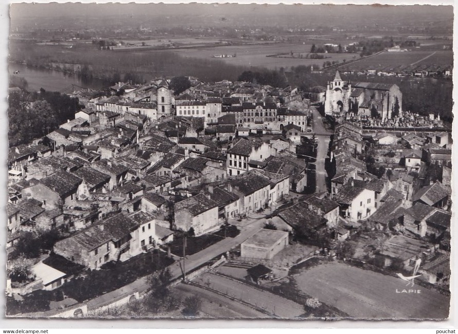 F3-82) AUVILLAR (TARN ET GARONNE) EN AVION AU DESSUS DE.. VUE PANORAMIQUE - ( 2 SCANS ) - Auvillar