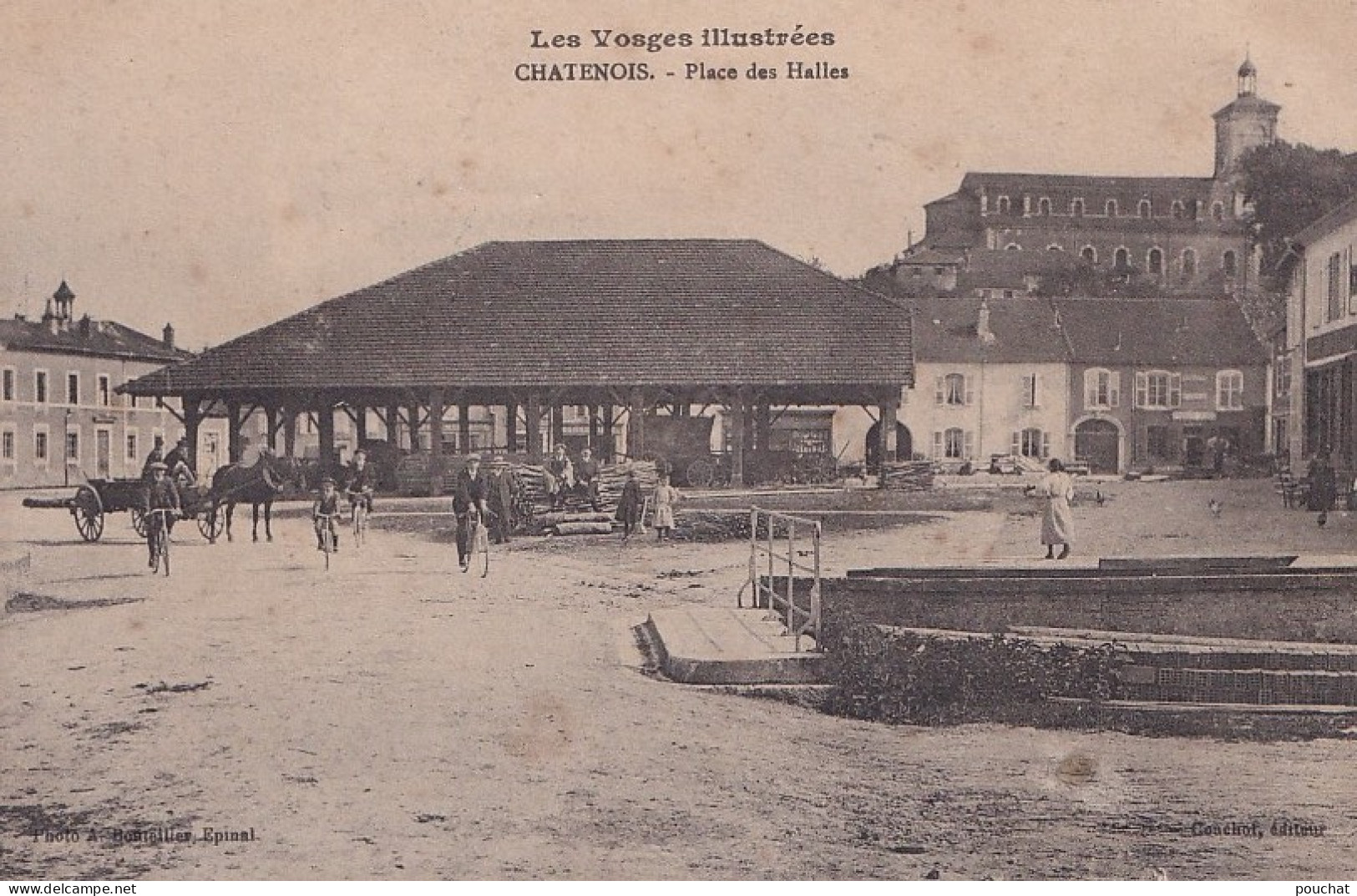 F14-88) CHATENOIS (VOSGES) PLACE DES HALLES - ( ANIMEE - HABITANTS - 2 SCANS ) - Chatenois