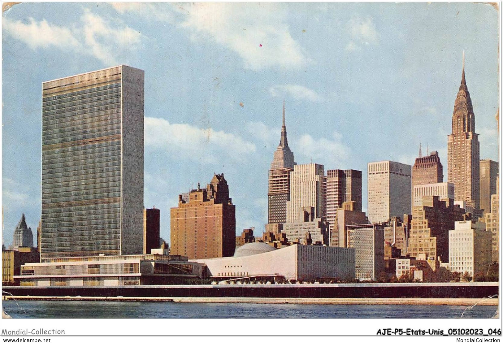 AJEP5-ETATS-UNIS-0421 - Crised Nations Building With Empire State Building At Left And Chrysler Building - NEW YORK CITY - Empire State Building