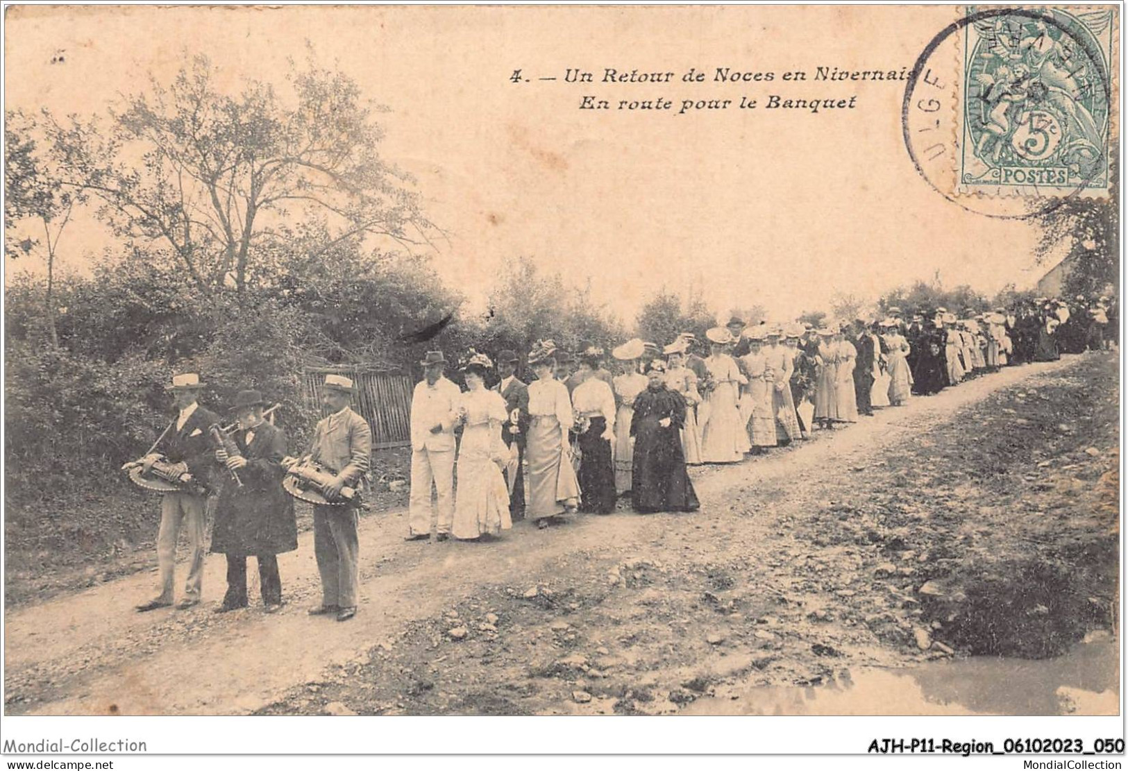 AJHP11-REGION-0928 - Un Retour De Noces En NIVERNAIS - En Route Pour Le Banquet - Bourgogne