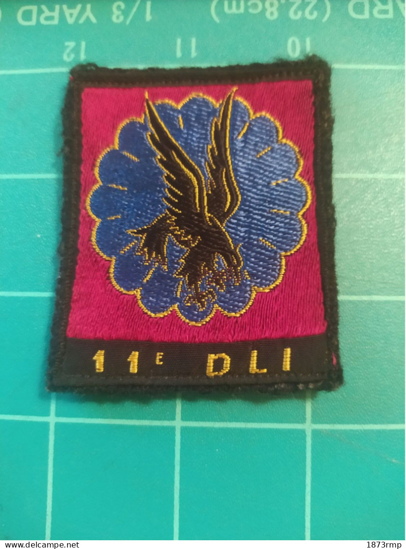 INSIGNE TISSU 11°DLI 11 EME DIVISION LEGERE D'INTERVENTION PARACHUTISTES 1961/63 GUERRE D'ALGERIE 1 - Patches