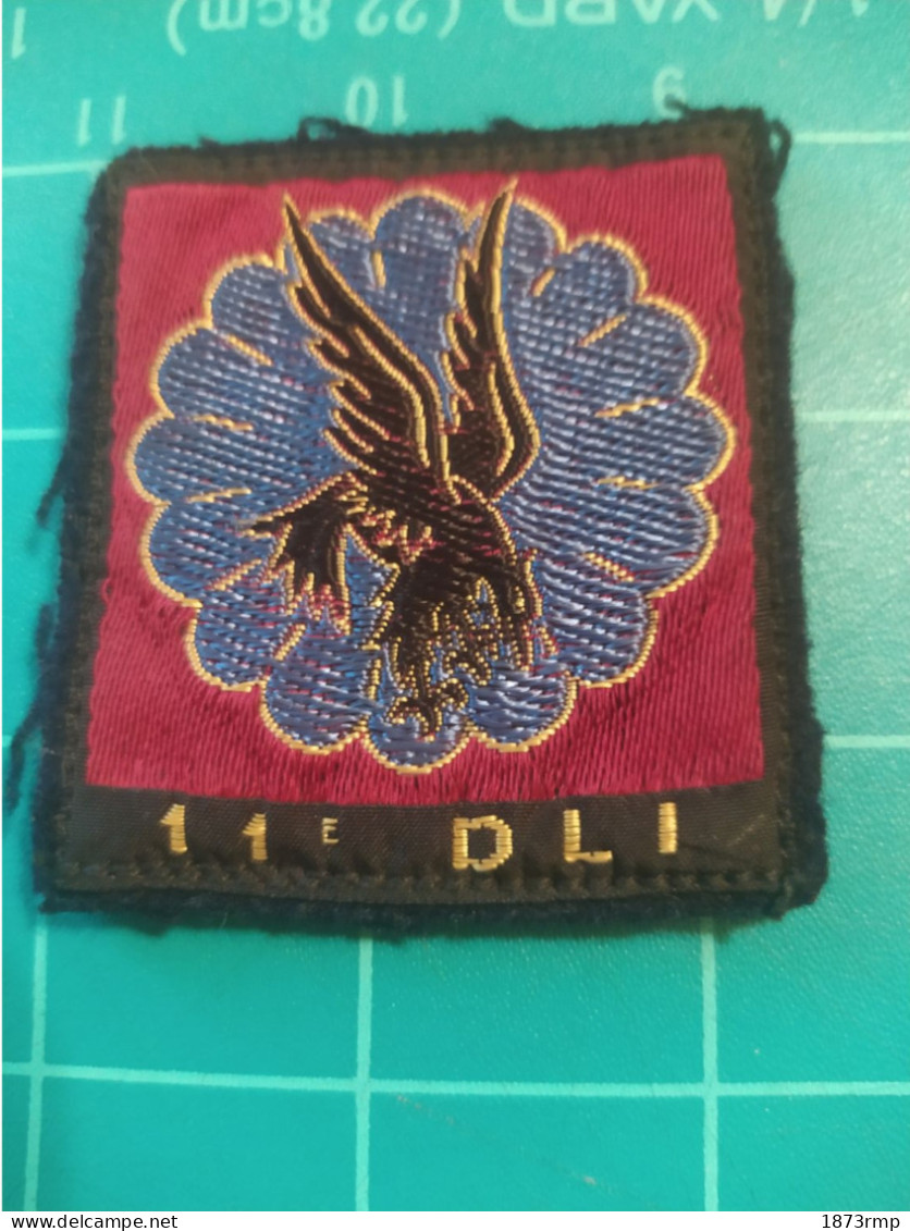 INSIGNE TISSU 11°DLI 11 EME DIVISION LEGERE D'INTERVENTION PARACHUTISTES 1961/63 GUERRE D'ALGERIE (3) - Patches