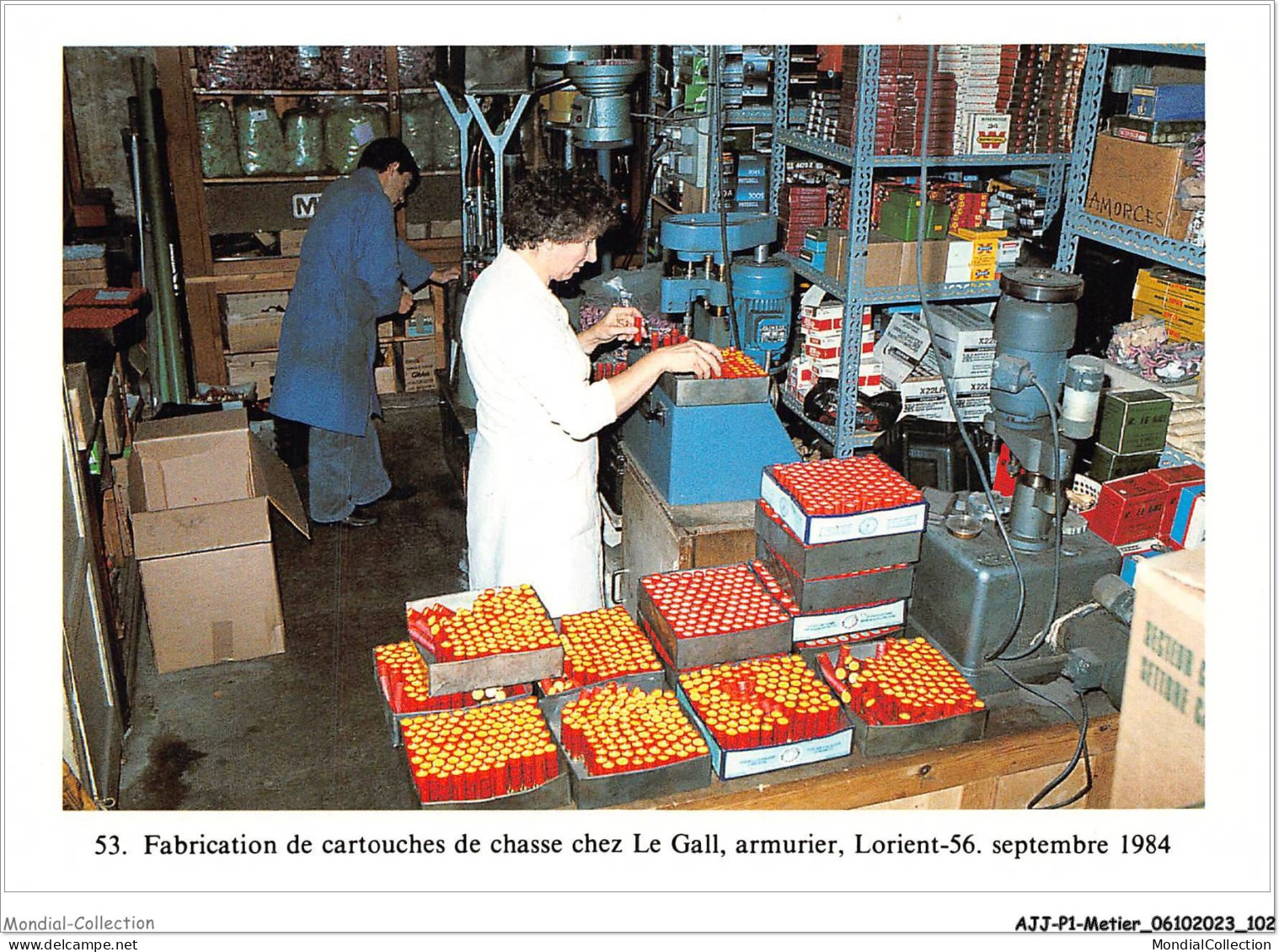 AJJP1-0052 - METIER - FABRICATION DE CARTOUCHES DE CHASSE CHEZ LE GALL - ARMURIER - LORIENT  - Industry