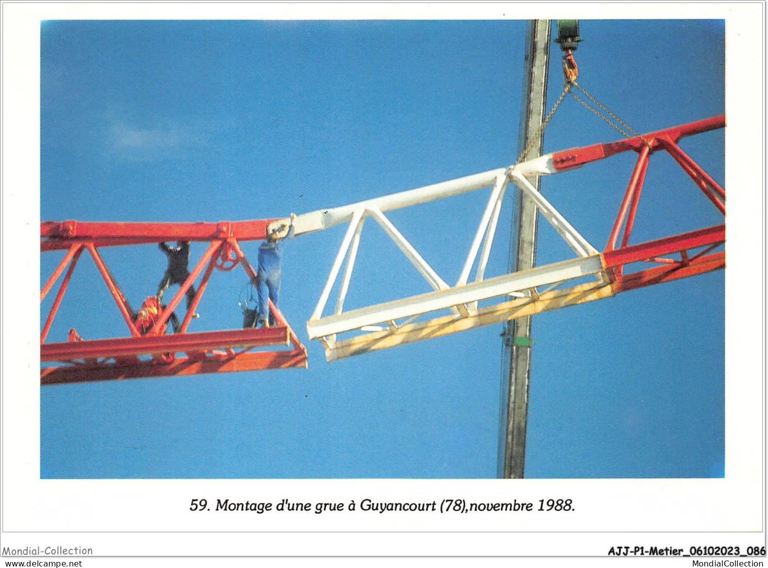 AJJP1-0044 - METIER - MONTAGE D'UNE GRUE A GUYANCOURT  - Industrie