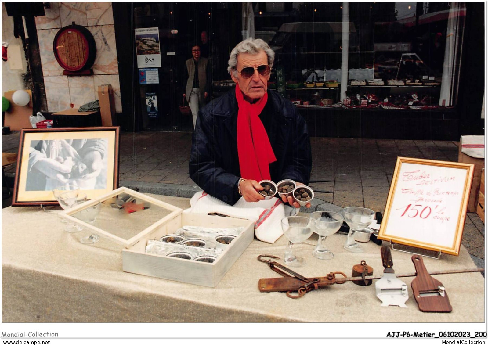 AJJP6-0607 - METIER - MARCHAND DE TRUFFES DE PRINTEMPS - CAVAILLON  - Marchands Ambulants