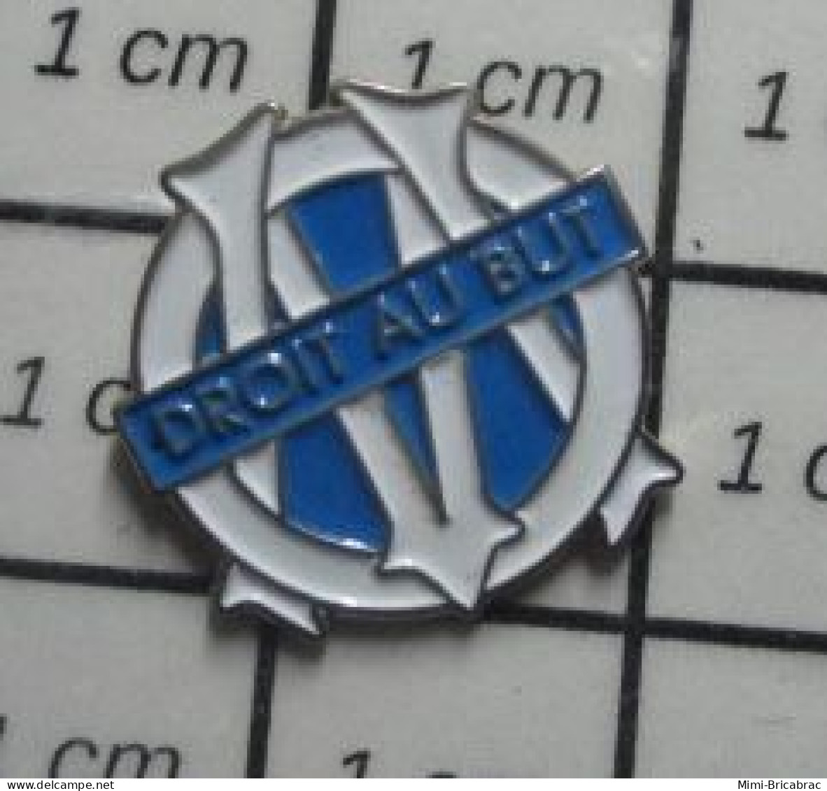 115E Pin's Pins / Beau Et Rare / THEME SPORTS / CLUB FOOTBALL OLYMPIQUE DE MARSEILLE DROIT AU BUT - Voetbal