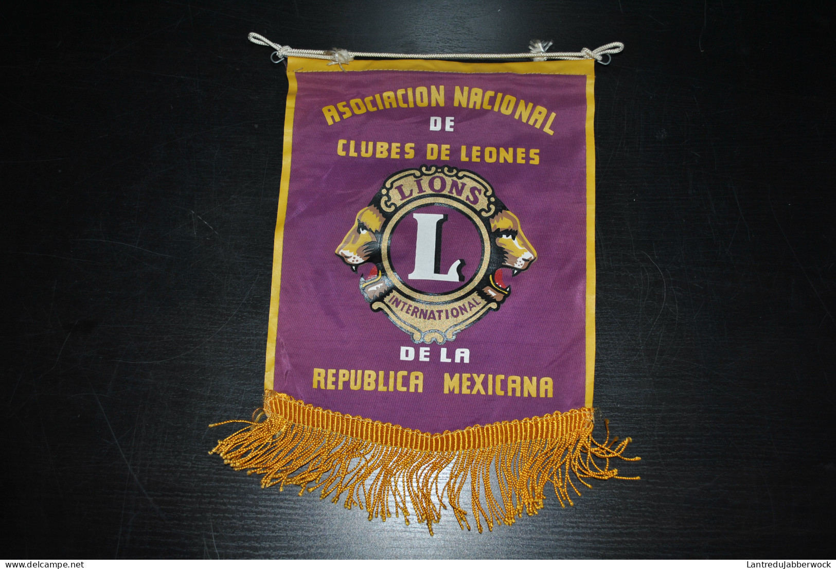 Ancien Grand Fanion Lion's Club En Tissu Asociacion Nacional De Clubes De Leones De La Republica Mexicana Lions - Otros & Sin Clasificación