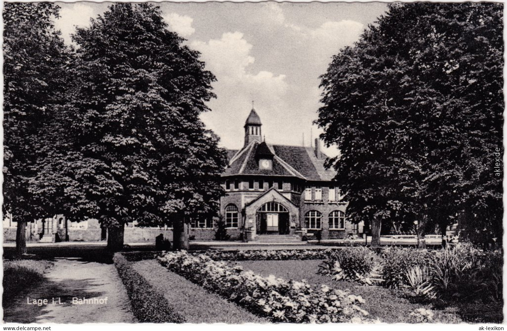 Ansichtskarte Lage (Lippe) Bahnhofsgebäude Mit Gartenanlage 1968 - Lage