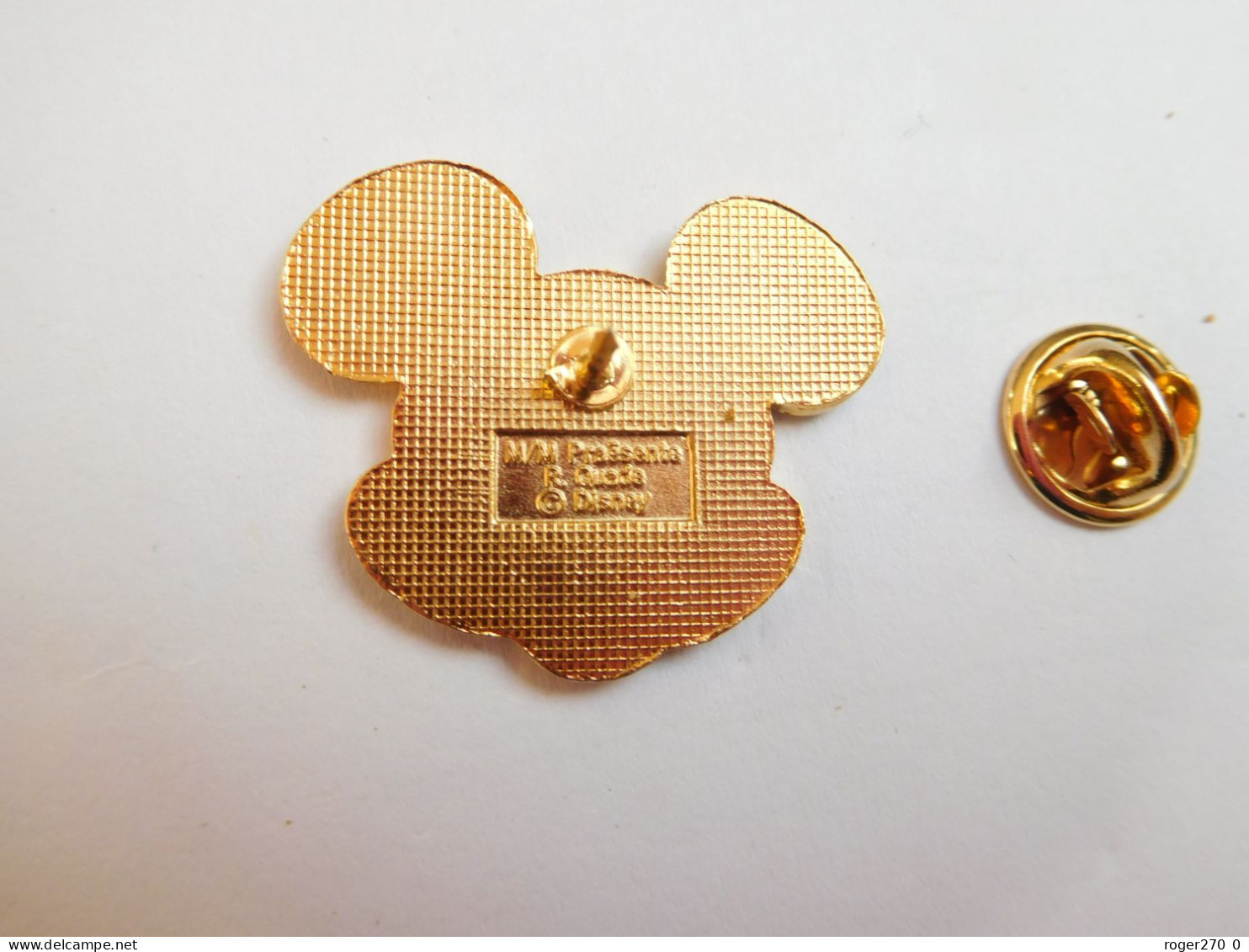 Superbe Pin's En EGF , Disney , Mickey , Doré - Disney