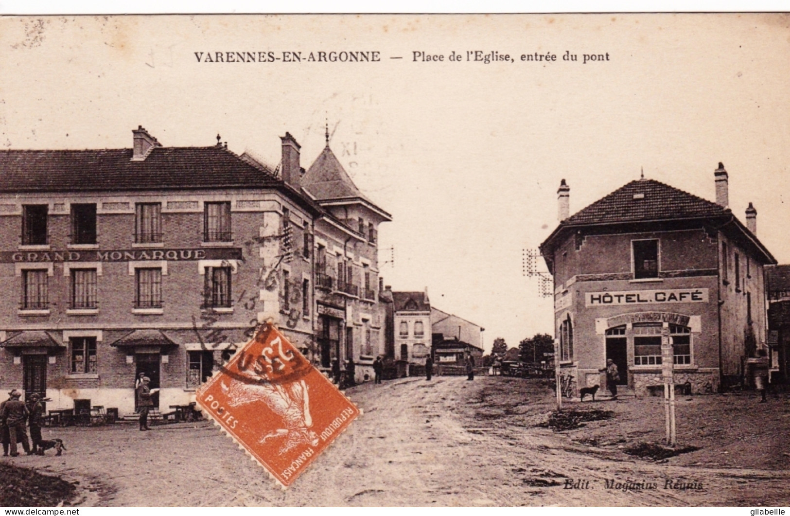 55 - Meuse - VARENNES En ARGONNE - Place De L Eglise - Entrée Du Pont - Café - Hotel - Revigny Sur Ornain