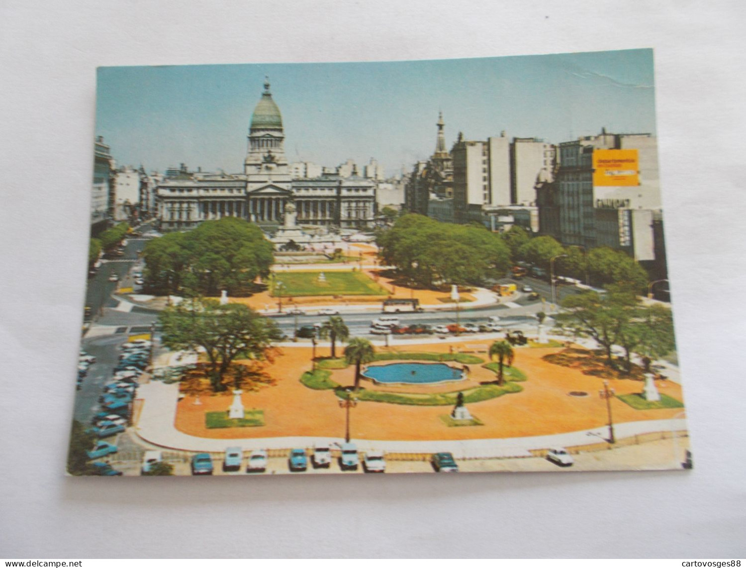 BUENOS AIRES ( ARGENTINA  ARGENTINE ) PLAZA COMGRESO  ANIMEES NOMBREUSES VIEILLES AUTOS 1970 VUE COLORISER - Argentinien