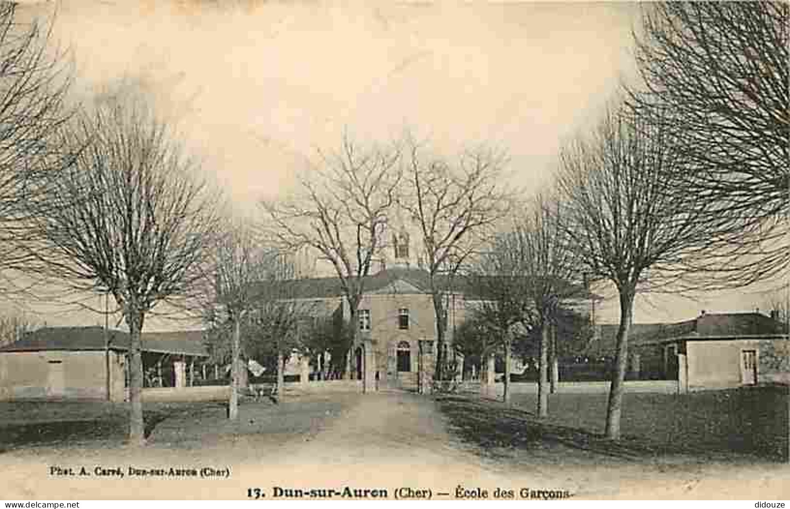 18 - Dun Sur Auron - Ecole Des Garçons - Correspondance - Voyagée En 1927 - Voir Timbre - CPA - Voir Scans Recto-Verso - Dun-sur-Auron