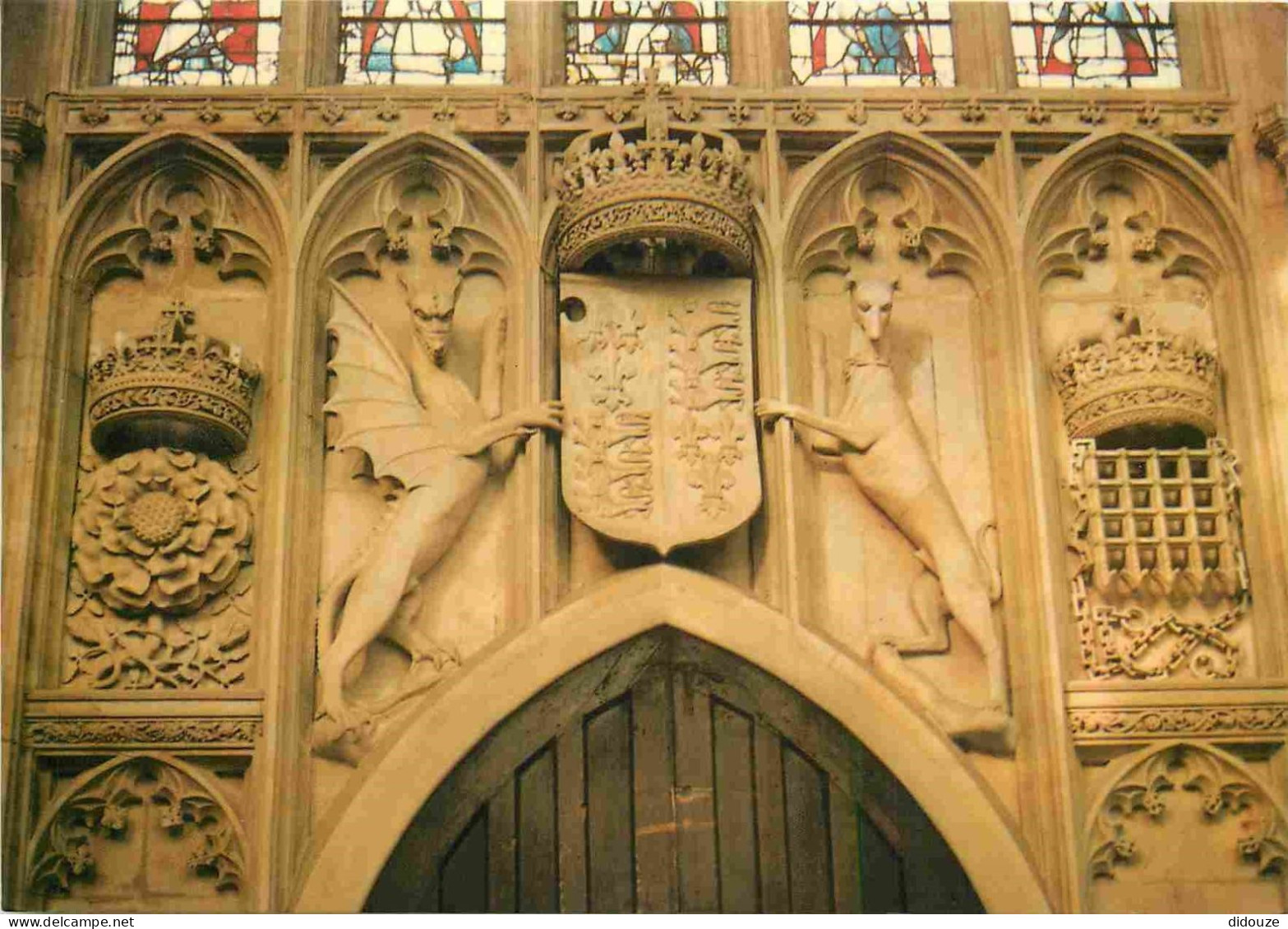 Angleterre - Cambridge - King's College Chapel - A Dragon And Greyhound Support The Arms Of Henry VII In The Antechapel  - Cambridge