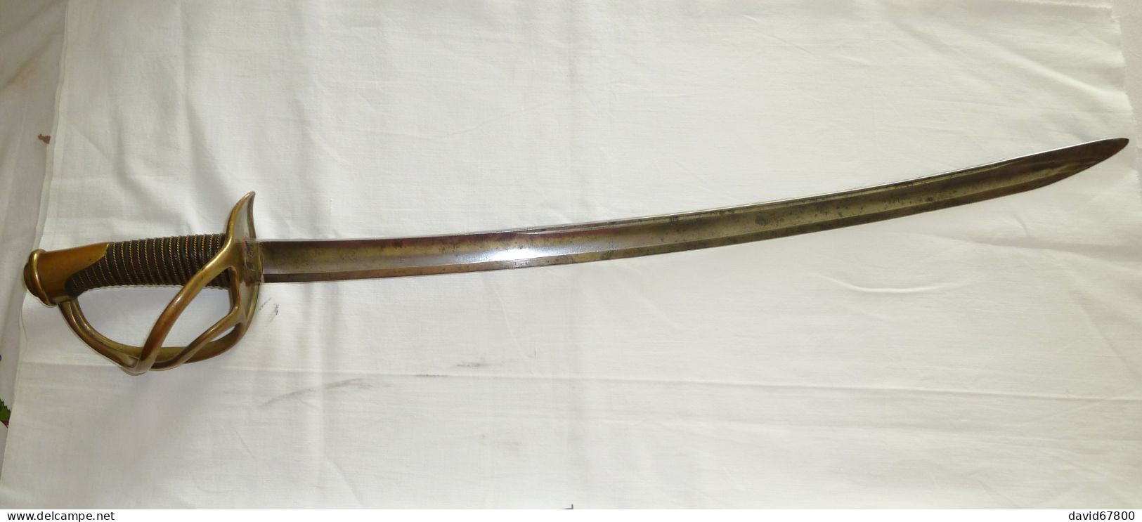 SABRE TROUPE DE CAVALERIE LÉGÉRE MODÉLE 1922 MATRICULÉE 1203 LAME COURBE A PANS CREUX LAME A ÉTAIT RACCOURCIE 66CM - Armes Blanches