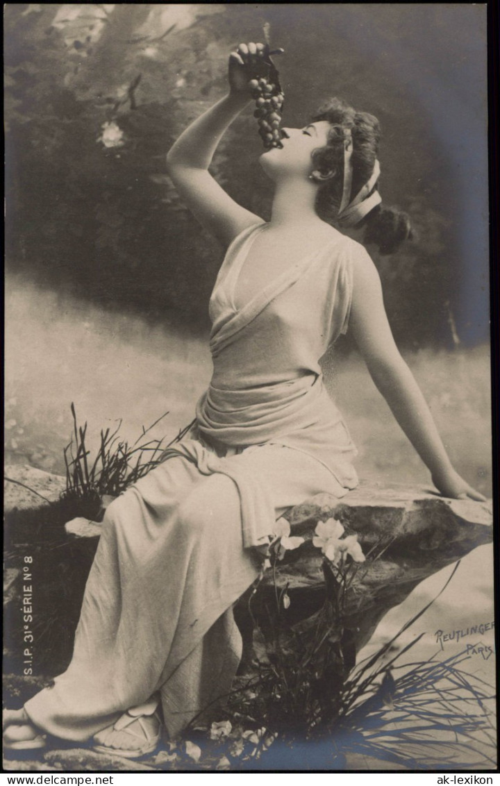 Frühe Fotokunst Fotomontage Frau Lasziv Im Kleid Trauben Essend 1900 - Unclassified