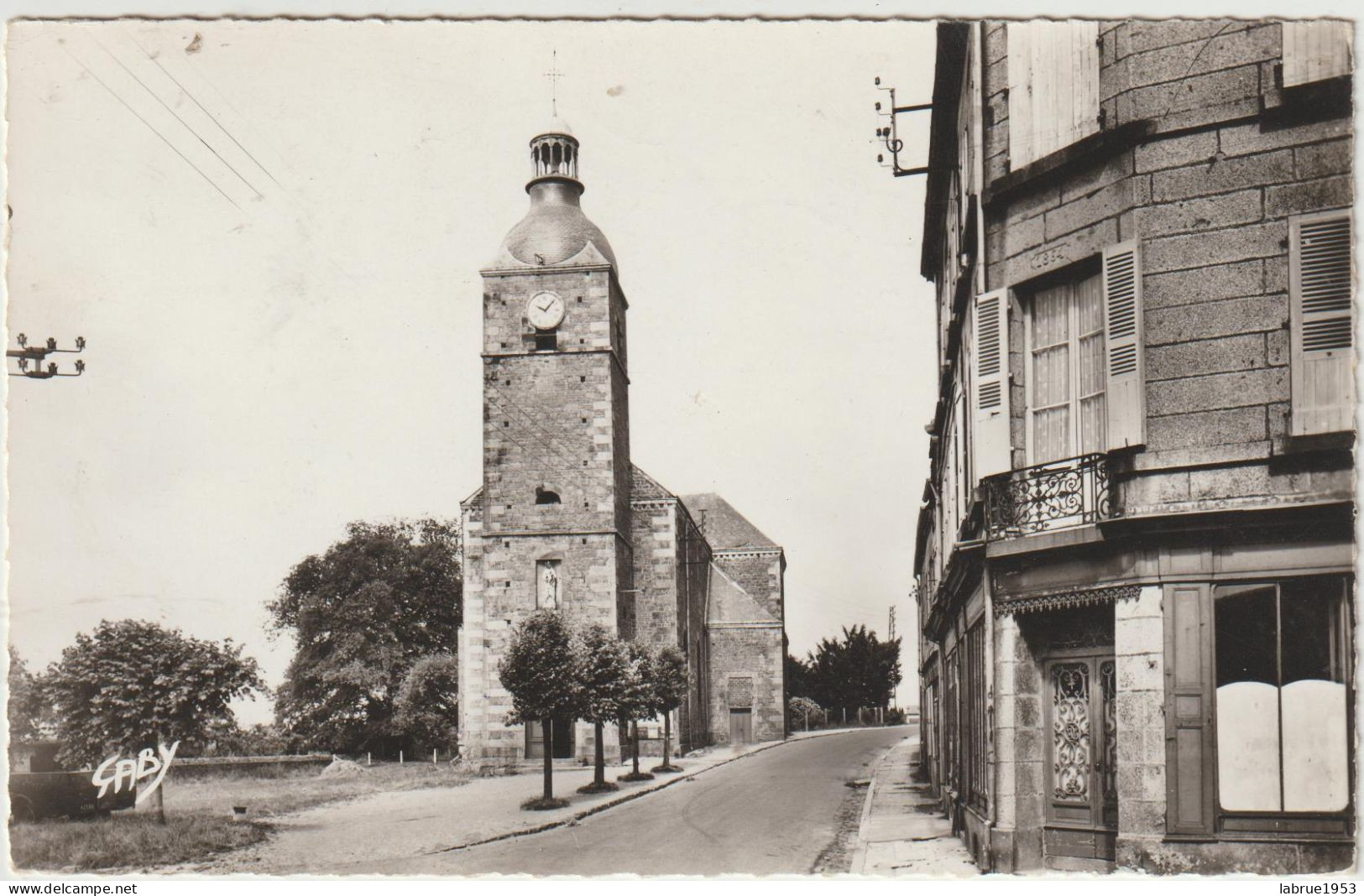 Carrouges -Place De L'Eglise - (G.2248) - Carrouges