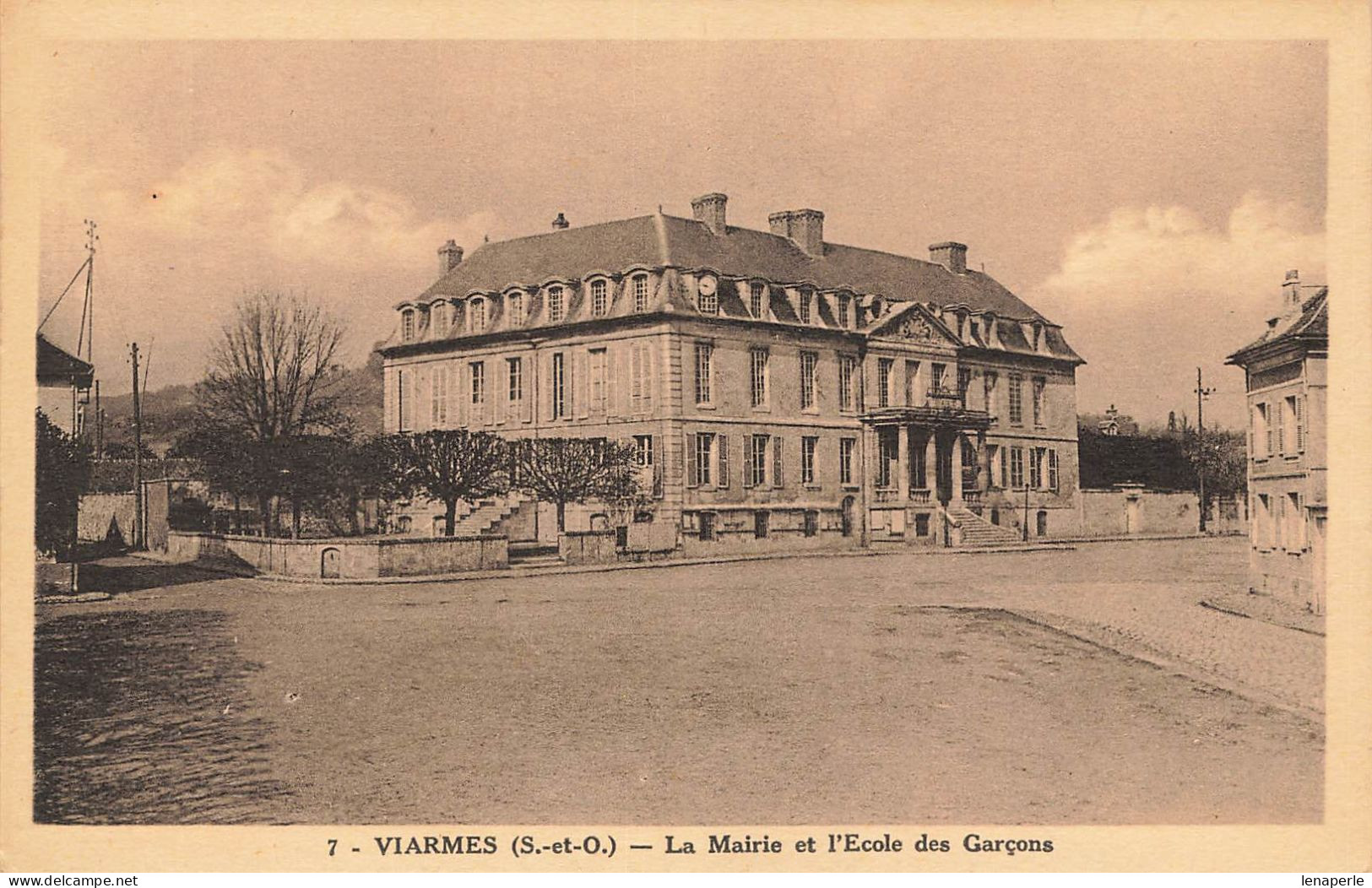 D5594 Viarmes La Mairie - Viarmes