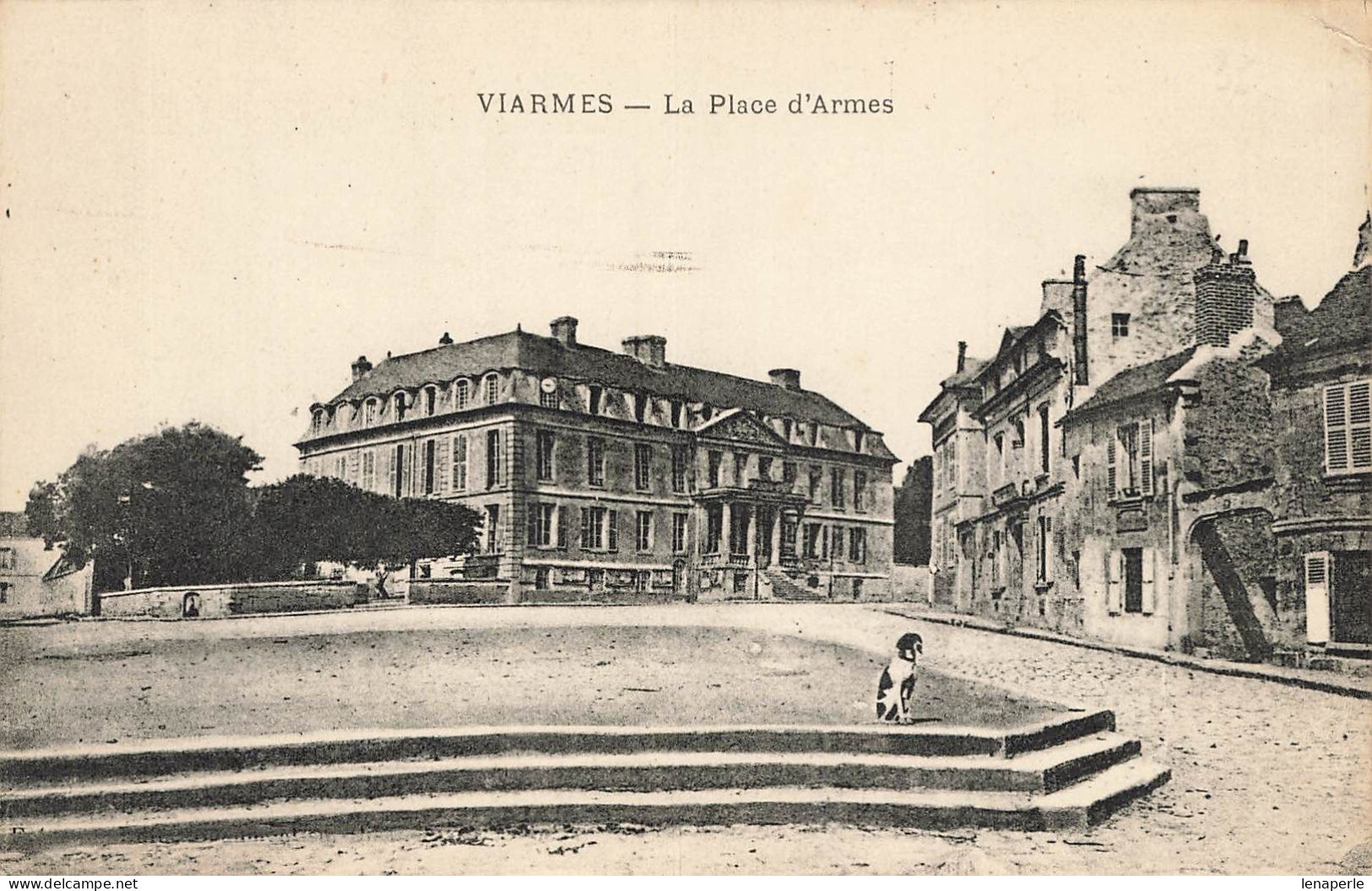 D5595 Viarmes La Place D'armes - Viarmes