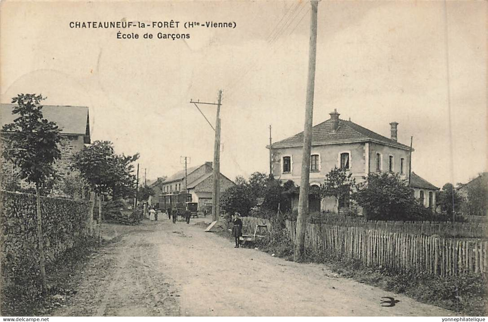 TOP - 87 - HAUTE VIENNE - CHATEAUNEUF LA FORÊT - école Des Garçons - Tramway Devant L'école - RARE - FR87-37 - Chateauneuf La Foret