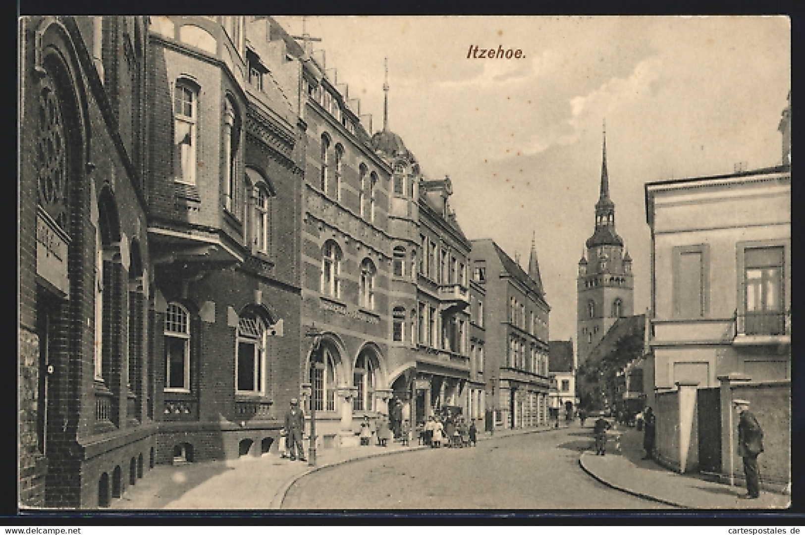 AK Itzehoe, Blick Durch Die Belebte Strasse  - Itzehoe