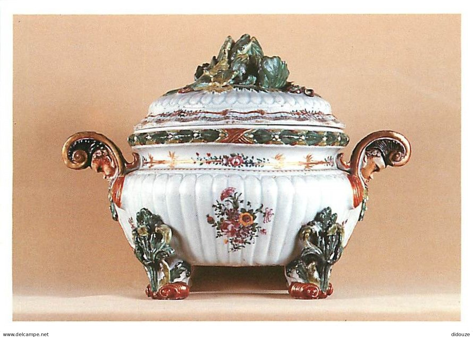 Art - Porcelaine - Musée De La Compagnie Des Indes De Lorient - Citadelle De Port-Louis - Terrine De Style Rococo, Porce - Objetos De Arte