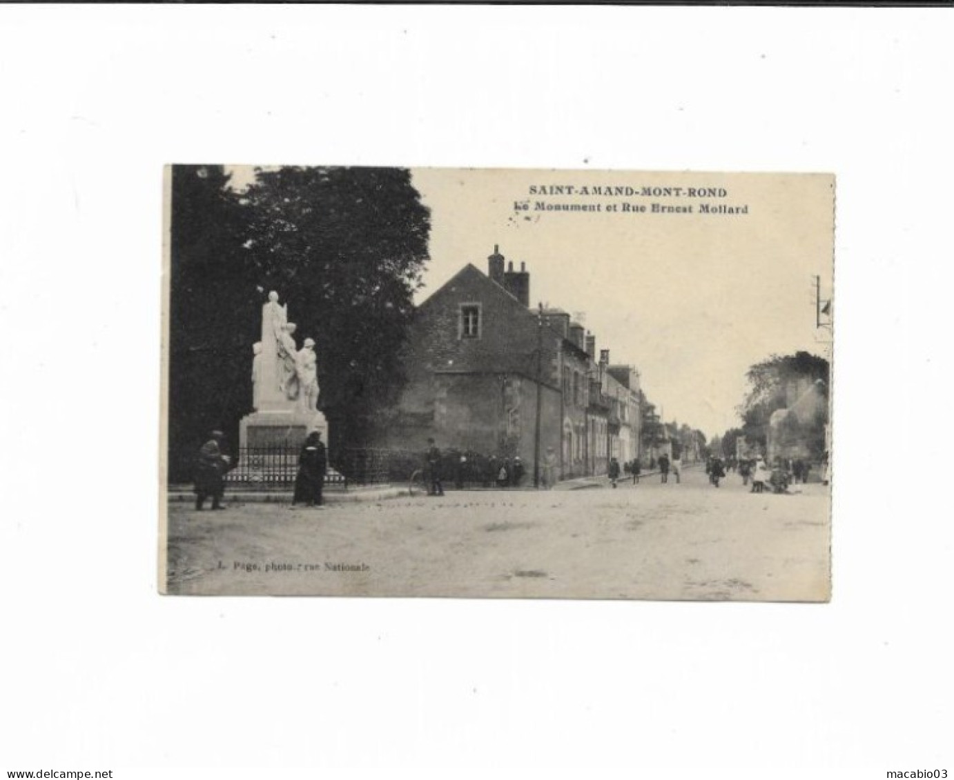 18  Cher  :  Saint Amand Montrond  Le Monument Et Rue Ernest Mollard      Réf 10418 - Saint-Amand-Montrond