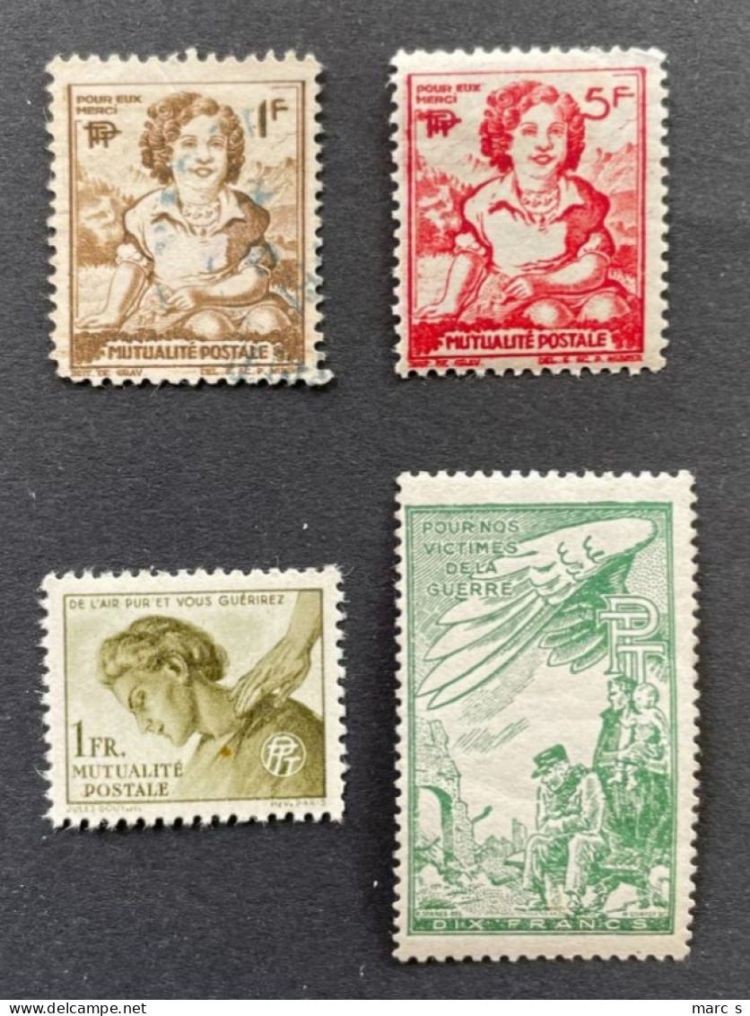 PTT VICTIMES DE LA GUERRE - MUTUALITE POSTALE -  Lot 4 Vignettes - Militärmarken