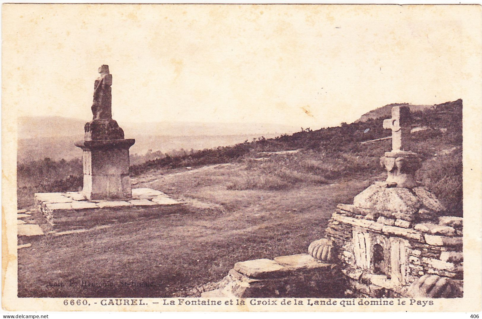 Caurel  -  La Fontaine Et La Croix De La Lande Qui Domine Le Pays - Caurel