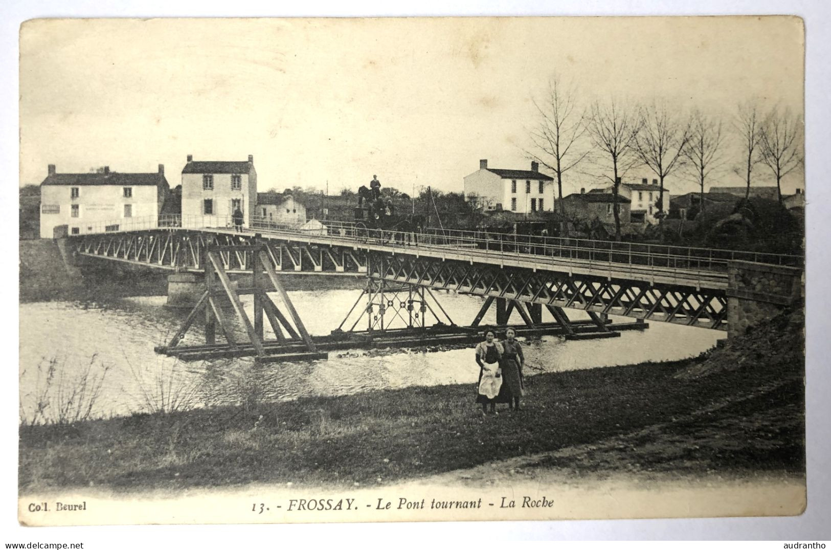 CPA 44 FROSSAY Le Pont Tournant - La Roche - 2 Femmes Attelage Sur Le Pont - Frossay