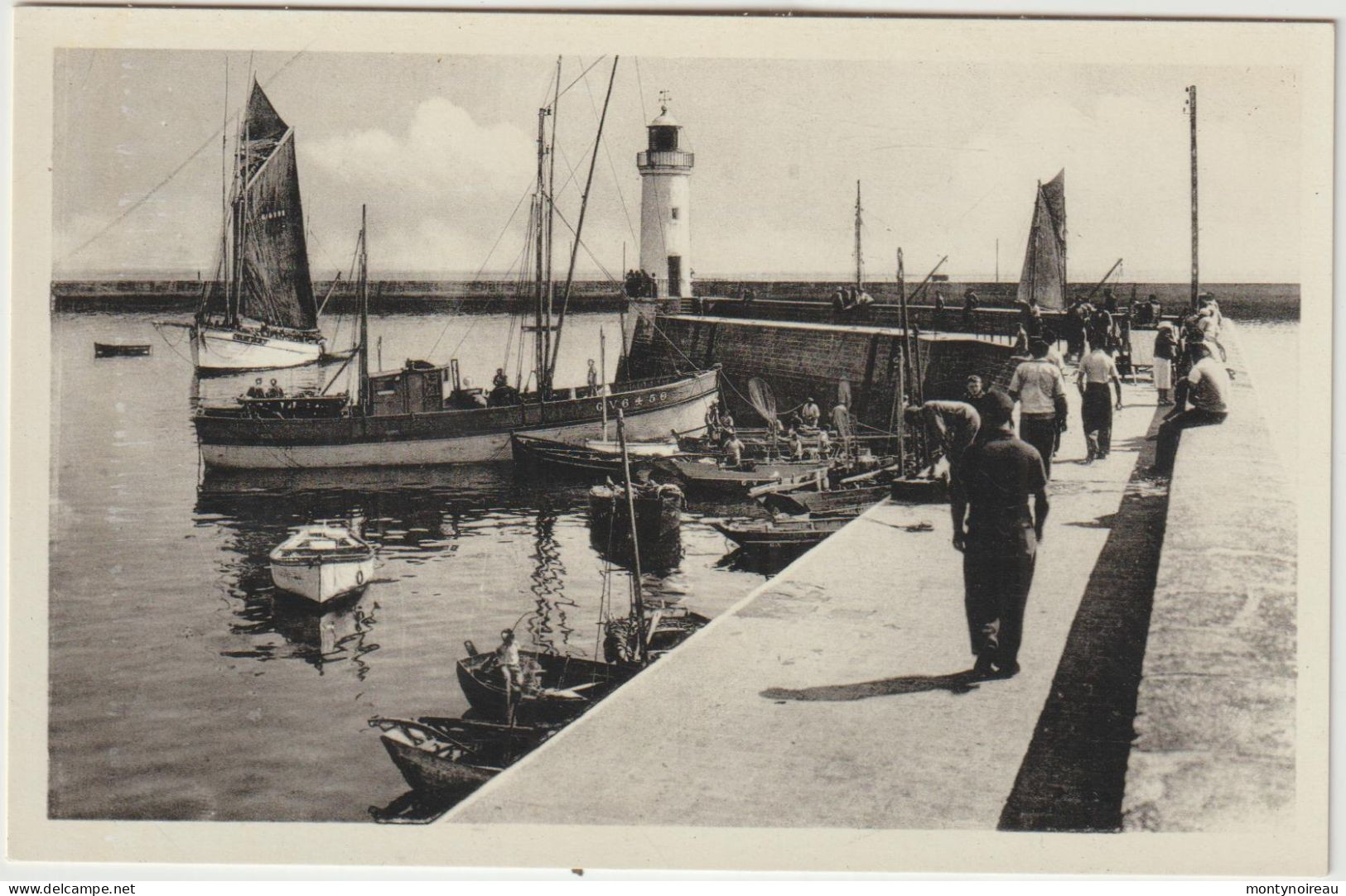 Finistère : GUILVINEC :  Bateau  Thonier  Rentrant Au Port , Phare - Guilvinec