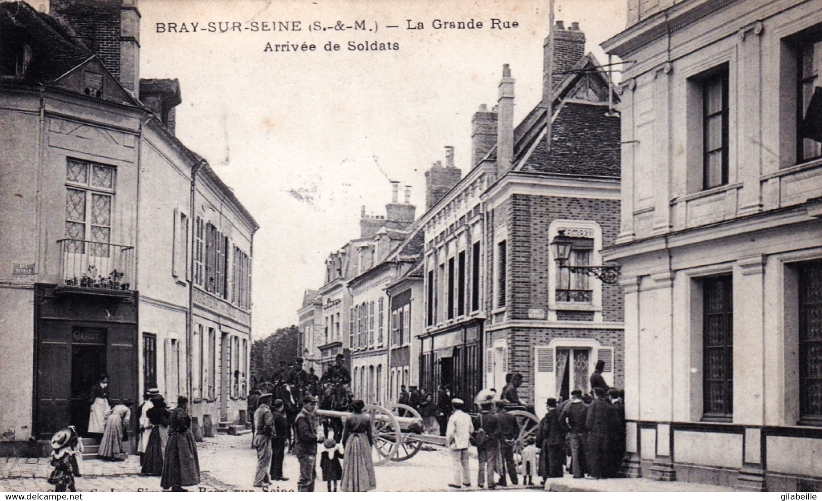 77 - Seine Et Marne - BRAY Sur SEINE -   La Grande Rue - Arrivée De Soldats - Bray Sur Seine