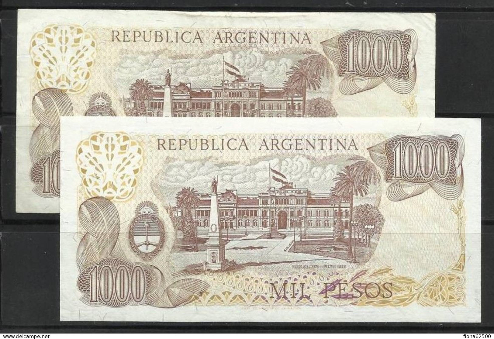 ARGENTINE . LOT DE DEUX BILLETS DE 1000 PESOS . - Argentina