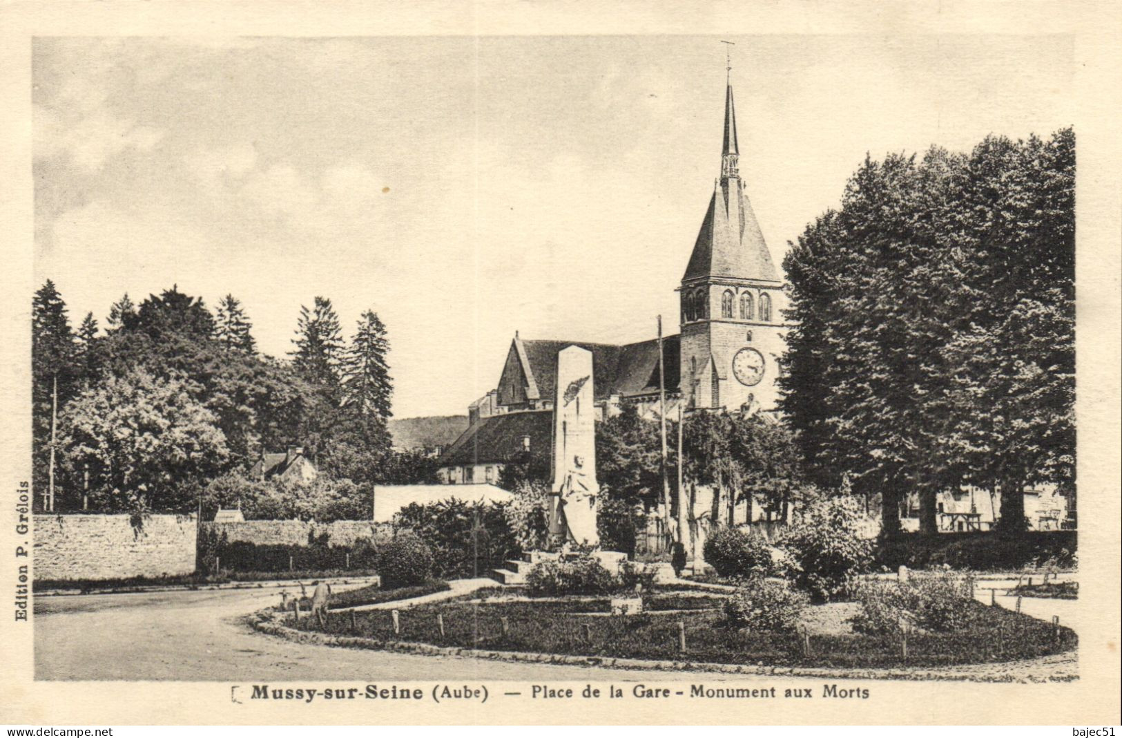 Mussy Sur Seine - Place De La Gare - Monument Aux Morts - Mussy-sur-Seine