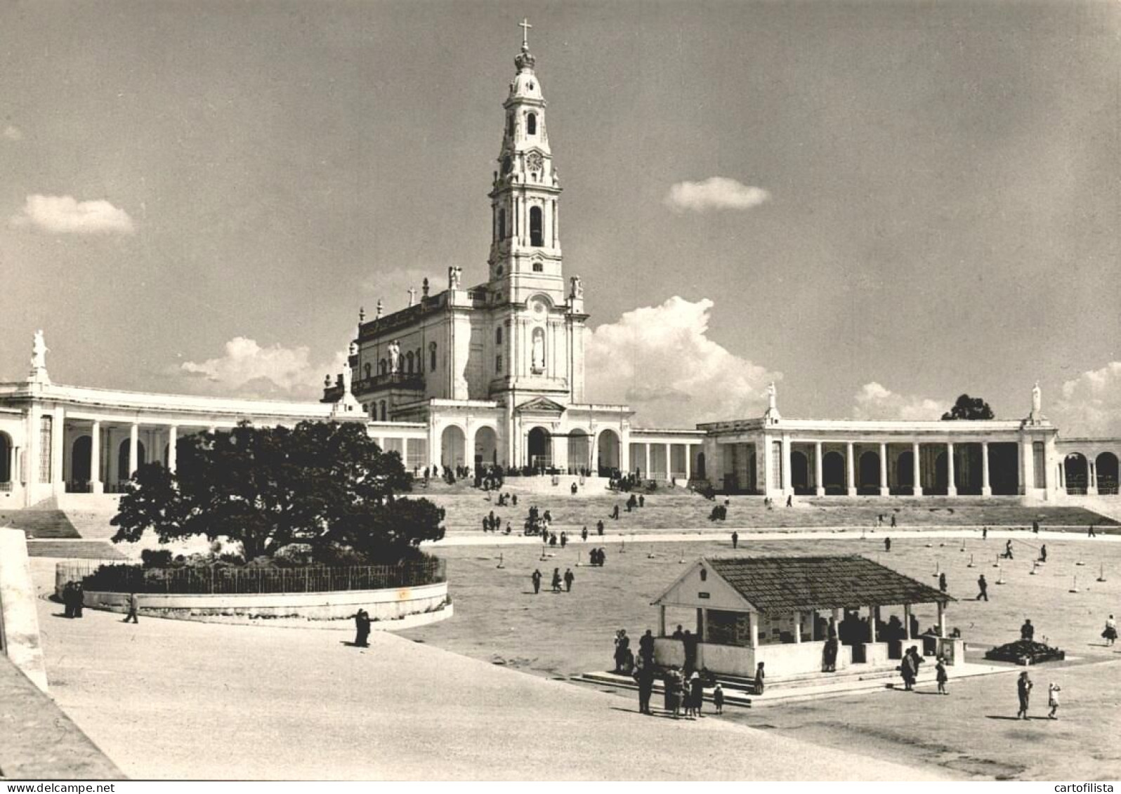 FÁTIMA - Basílica, Capela Das Aparições E Azinheira  (2 Scans) - Santarem