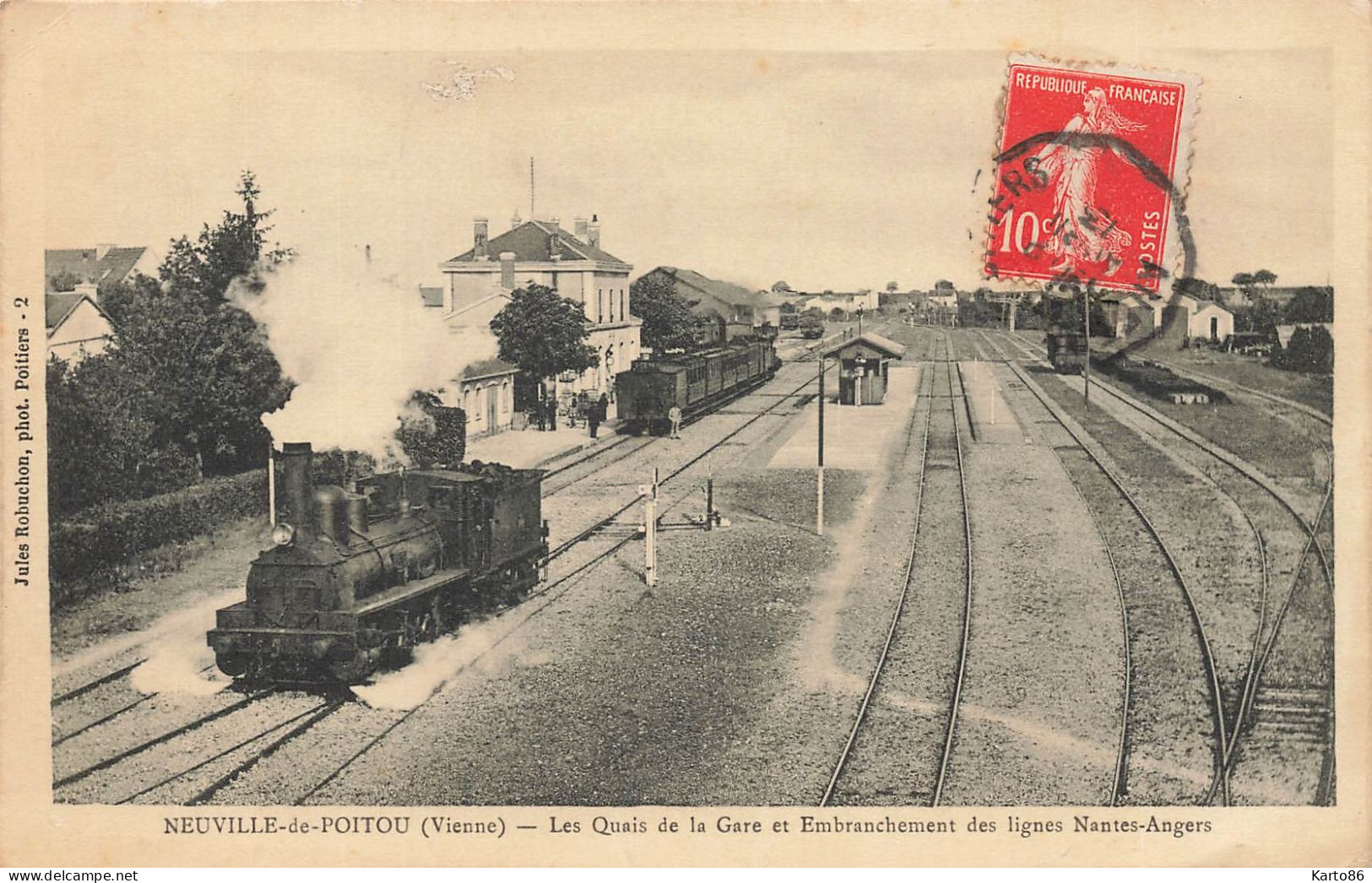 Neuville En Poitou * Les Quais De La Gare Et Embranchement Des Lignes Chemin De Fer Nantes Angers * Train Locomotive - Neuville En Poitou