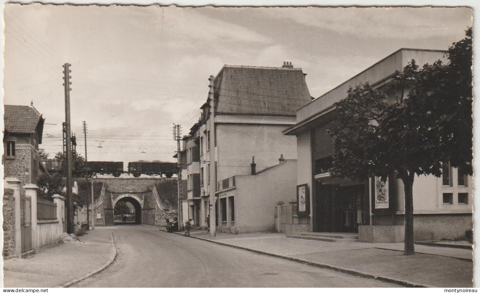 Essonne :  BRETIGNY  :  Vue 1958 , Rue   Anatole  France  , Train - Bretigny Sur Orge