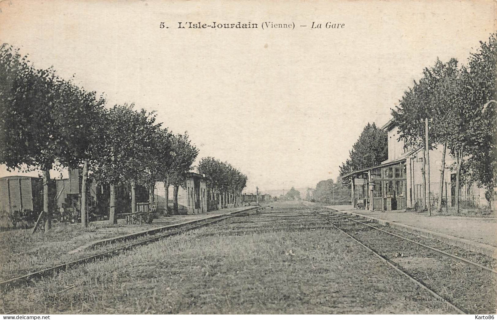 L'isle Jourdain * Intérieur De La Gare * Ligne Chemin De Fer - L'Isle Jourdain