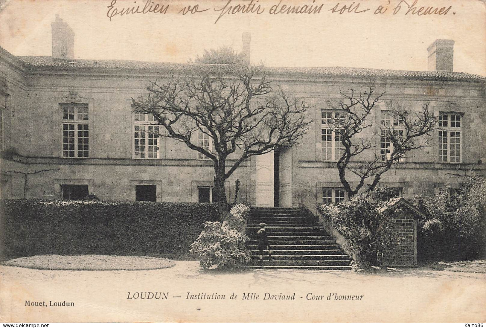 Loudun * Institution De Mlle Daviaud * Cour D'honneur * école - Loudun