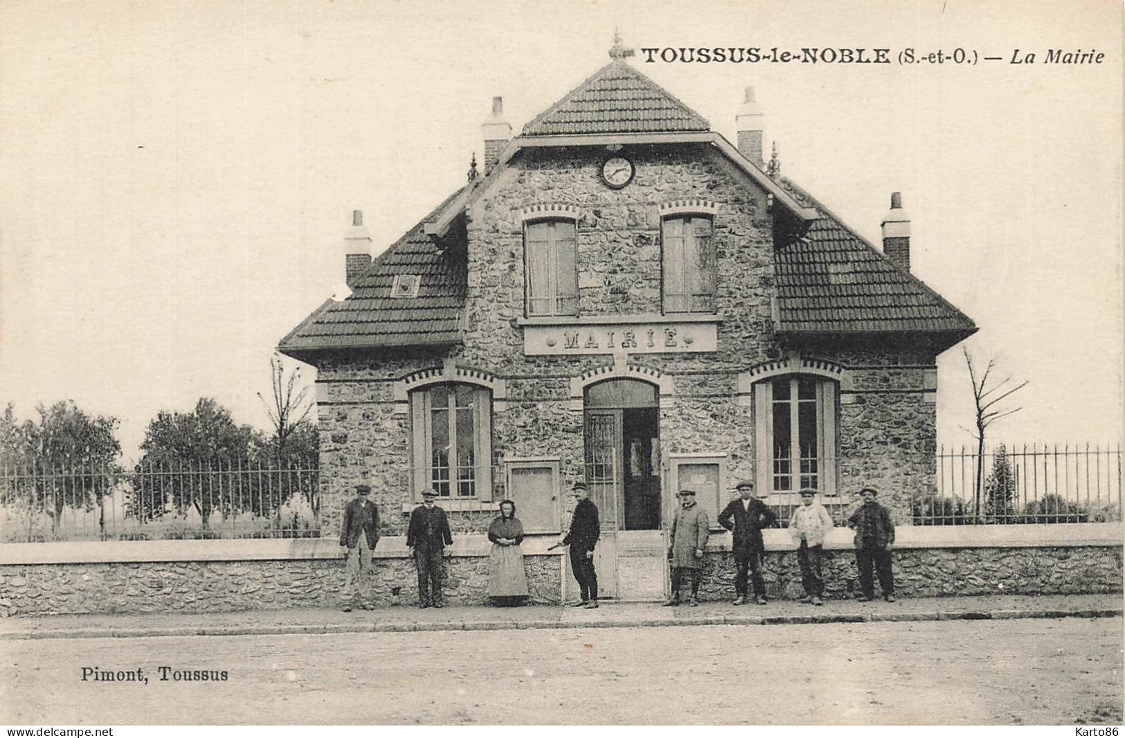 Toussus Le Noble * Rue Et Façade De La Mairie * Villageois - Toussus Le Noble