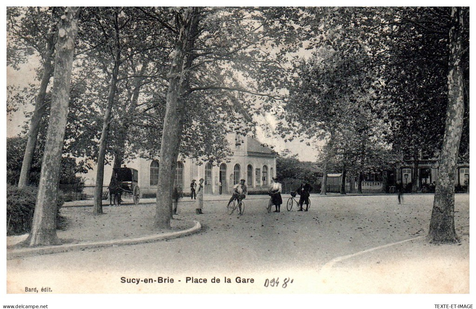 94 SUCY EN BRIE - La Place De La Gare. - Sucy En Brie