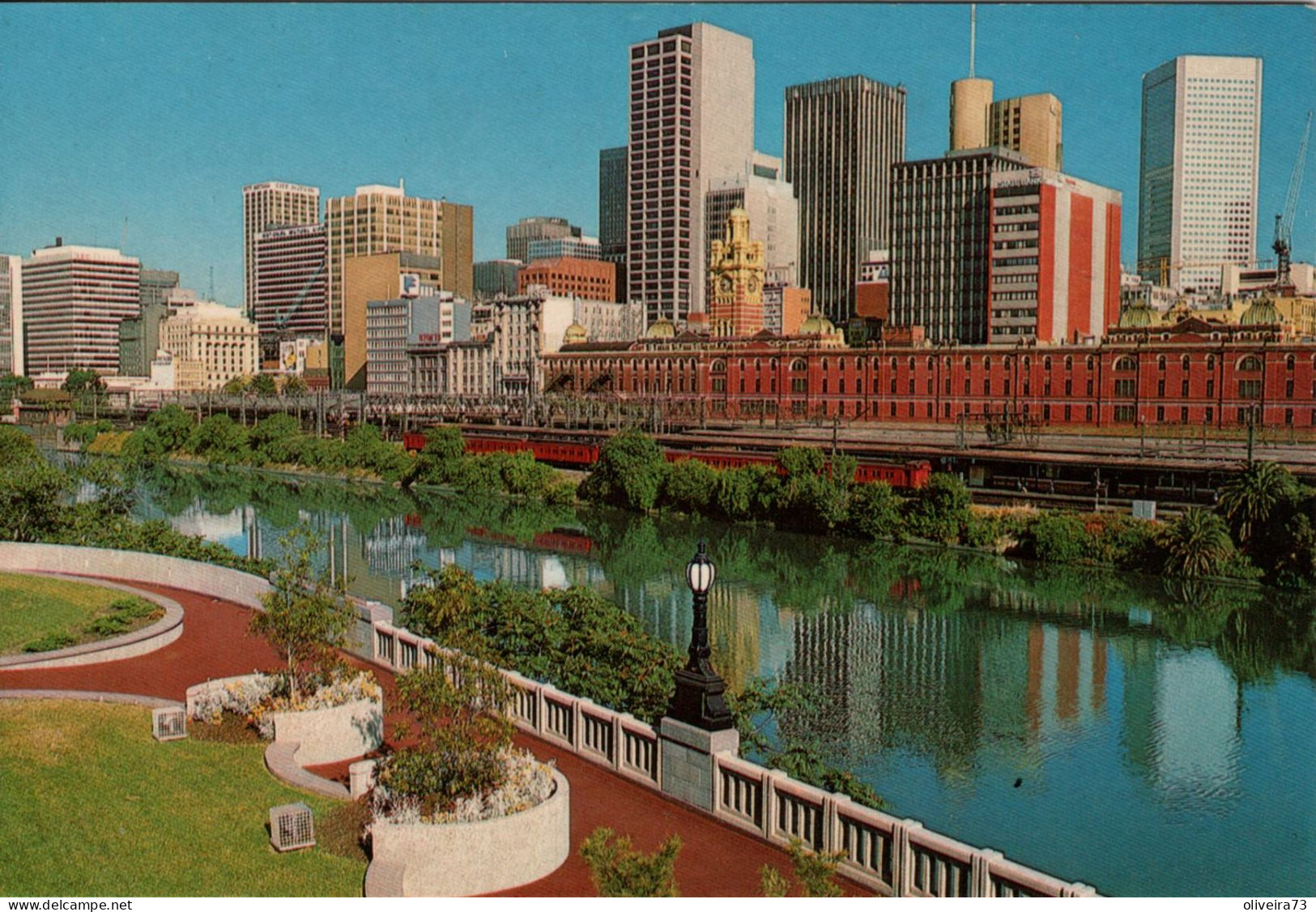 MELBOURNE'S  RIVER YARRA  SKYLINE - Melbourne