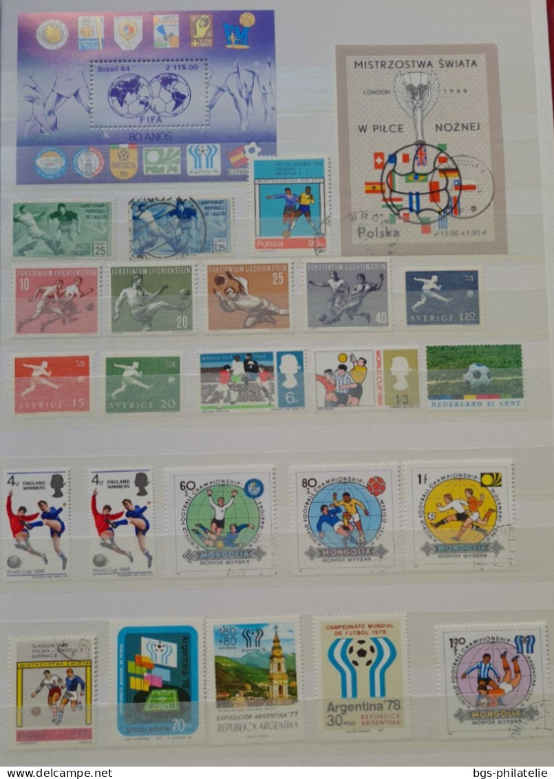 Collection de timbres sur le thème du Football en