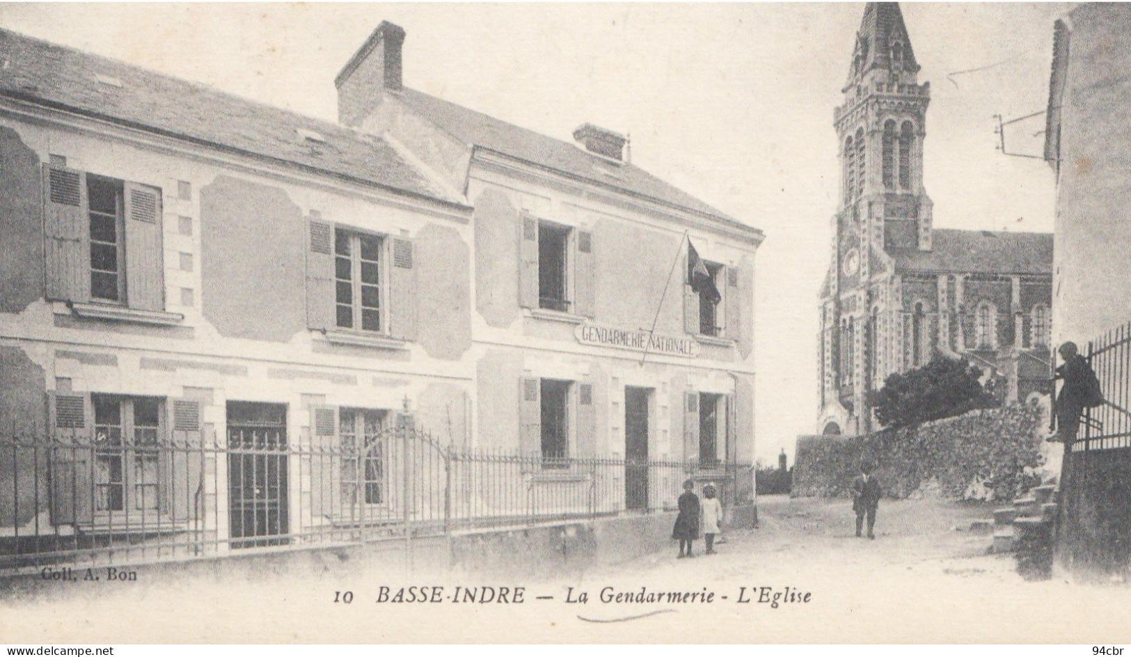 CPA (  36) BASSE INDRE  La Gendarmerie L Eglise    (b.bur ) - Saint-Amand-Montrond