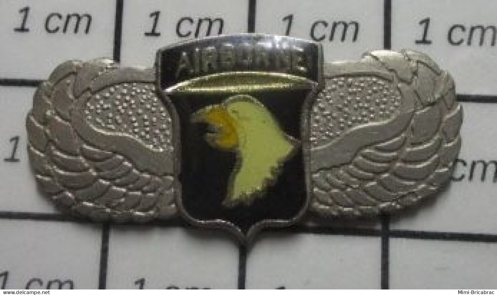 322 Pin's Pins / Beau Et Rare / MILITARIA / INSIGNE AIRBORNE US ARMY TETE D'AIGLE SCREAMIN' EAGLE - Militaria