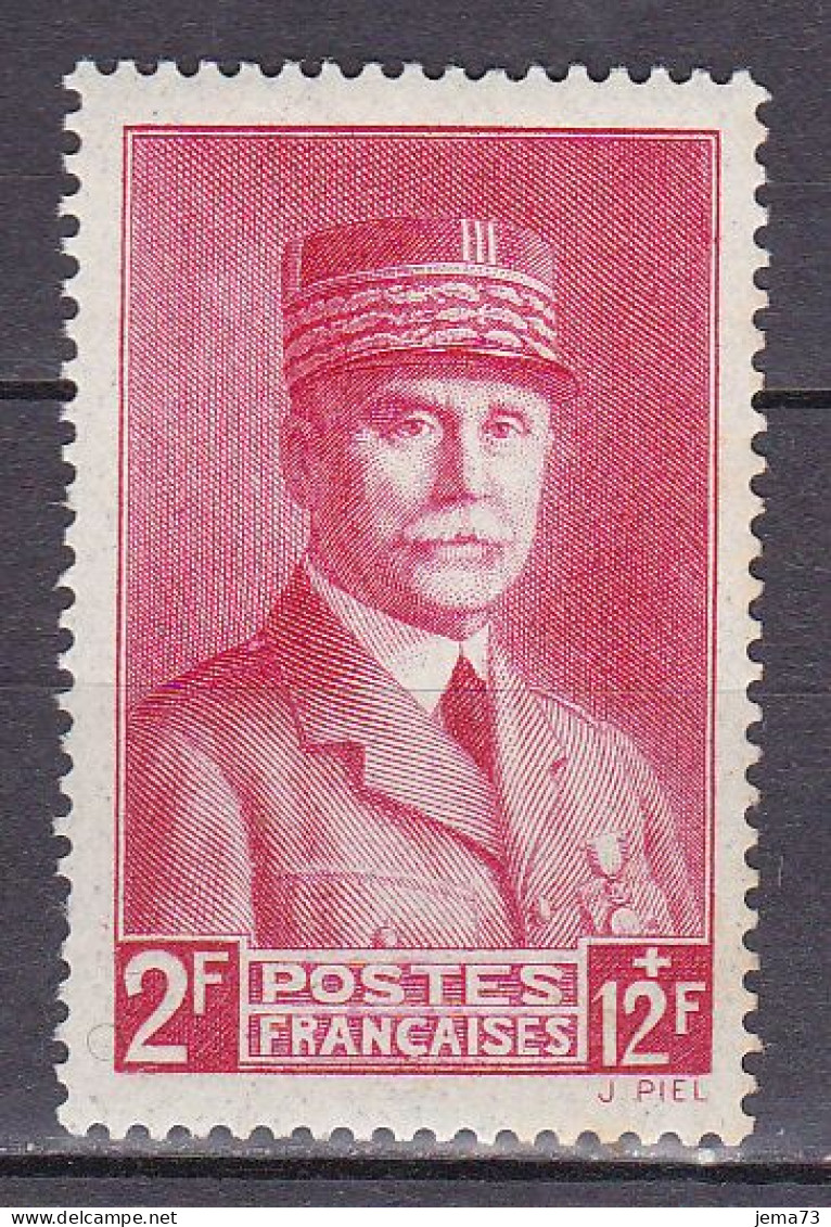 N° 571 Au Profit Du Secours National ; Beau Timbre Neuf Légère Trace De Charnière - Unused Stamps