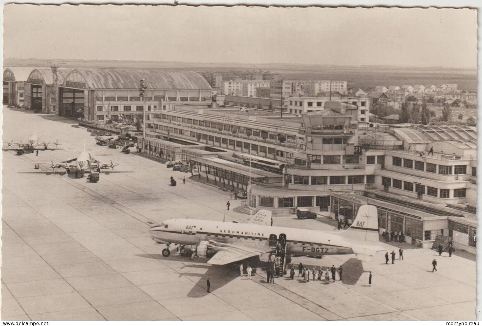 Paris :  Aéroport De Paris-le Bourget : Avion  Super D C 6 De L ' U A T à L '  Arrivée - Flugwesen