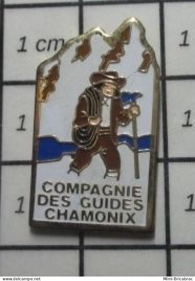 411A Pin's Pins / Beau Et Rare : SPORTS / ALPINISME COMPAGNIE DES GUIDES DE CHAMONIX MONTAGNE NEIGE - Alpinismo, Arrampicata