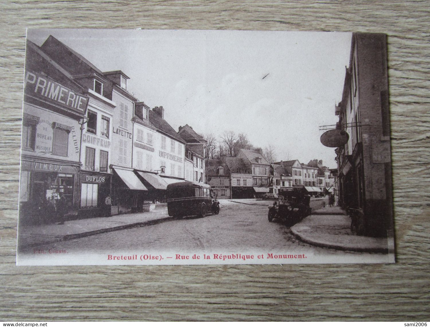 60 BRETEUIL RUE DE LA REPUBLIQUE ET MONUMENT COMMERCES VOITURES ANCIENNES - Breteuil